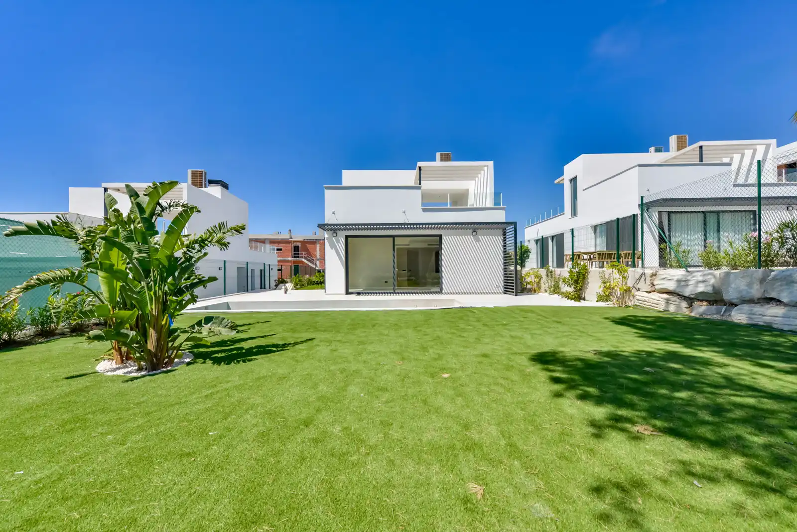 Vista exterior de Casa o xalet en venda en Finestrat amb Aire condicionat, Jardí privat i Piscina