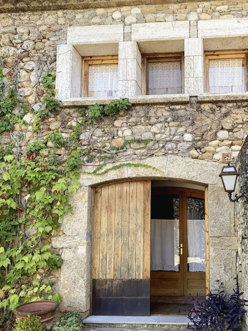 Vista exterior de Finca rústica en venda en Cabanelles amb Calefacció, Terrassa i Moblat