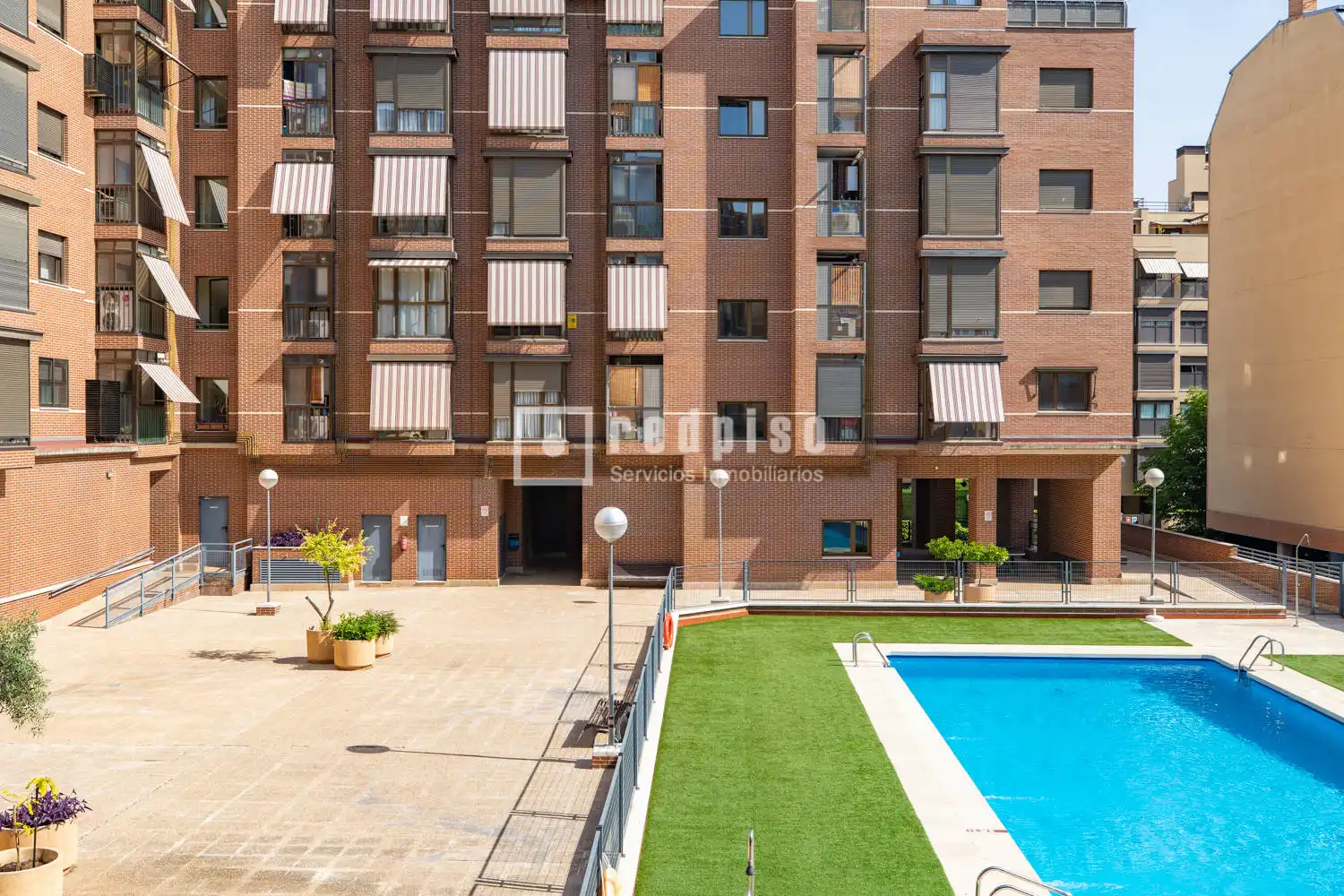 Vista exterior de Piso en venta en Madrid con Aire acondicionado, Calefacción y Jardín privado