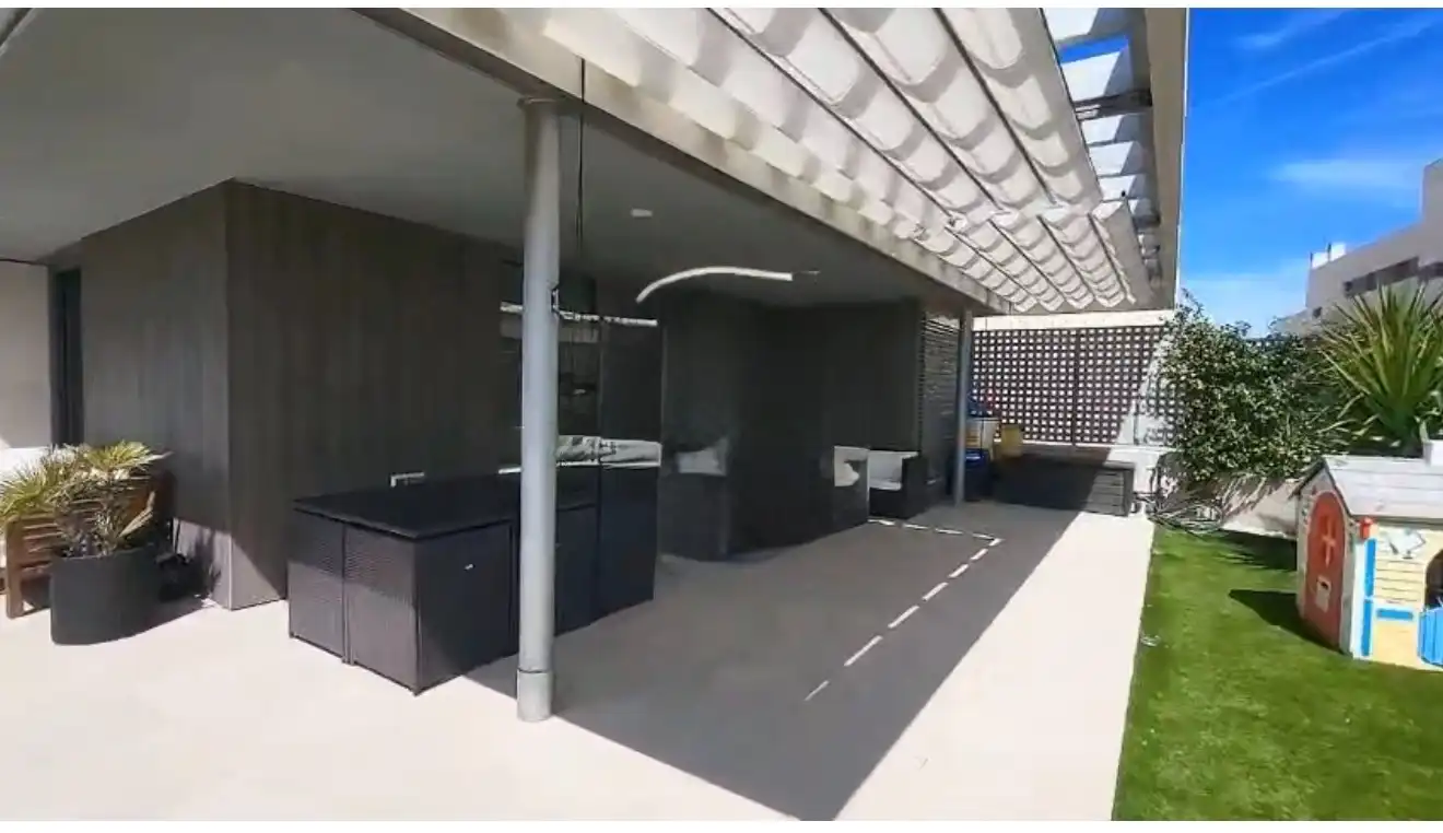 Ground floor for rent in Avenida Víctimas del Terrorismo, Valenoso