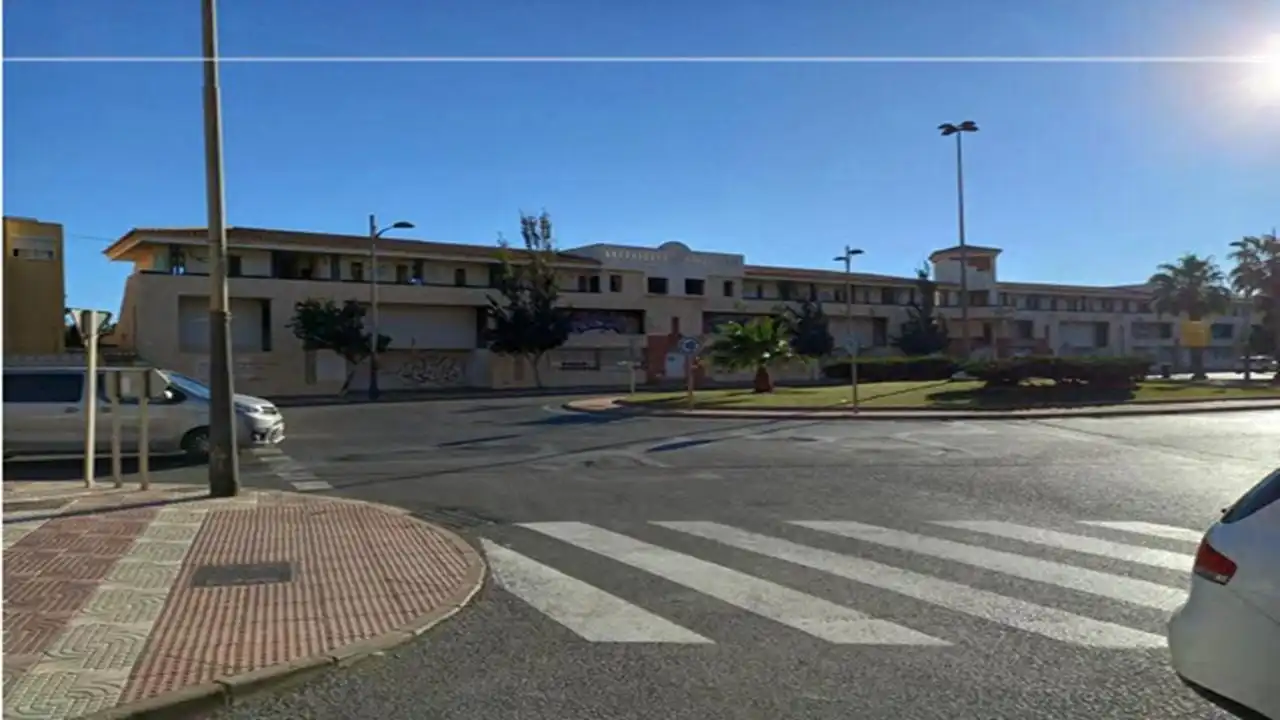 Außenansicht von Gebäude zum Verkauf in Roquetas de Mar
