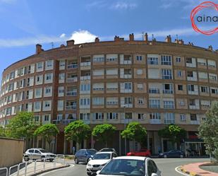 Vista exterior de Àtic de lloguer en  Pamplona / Iruña amb Terrassa