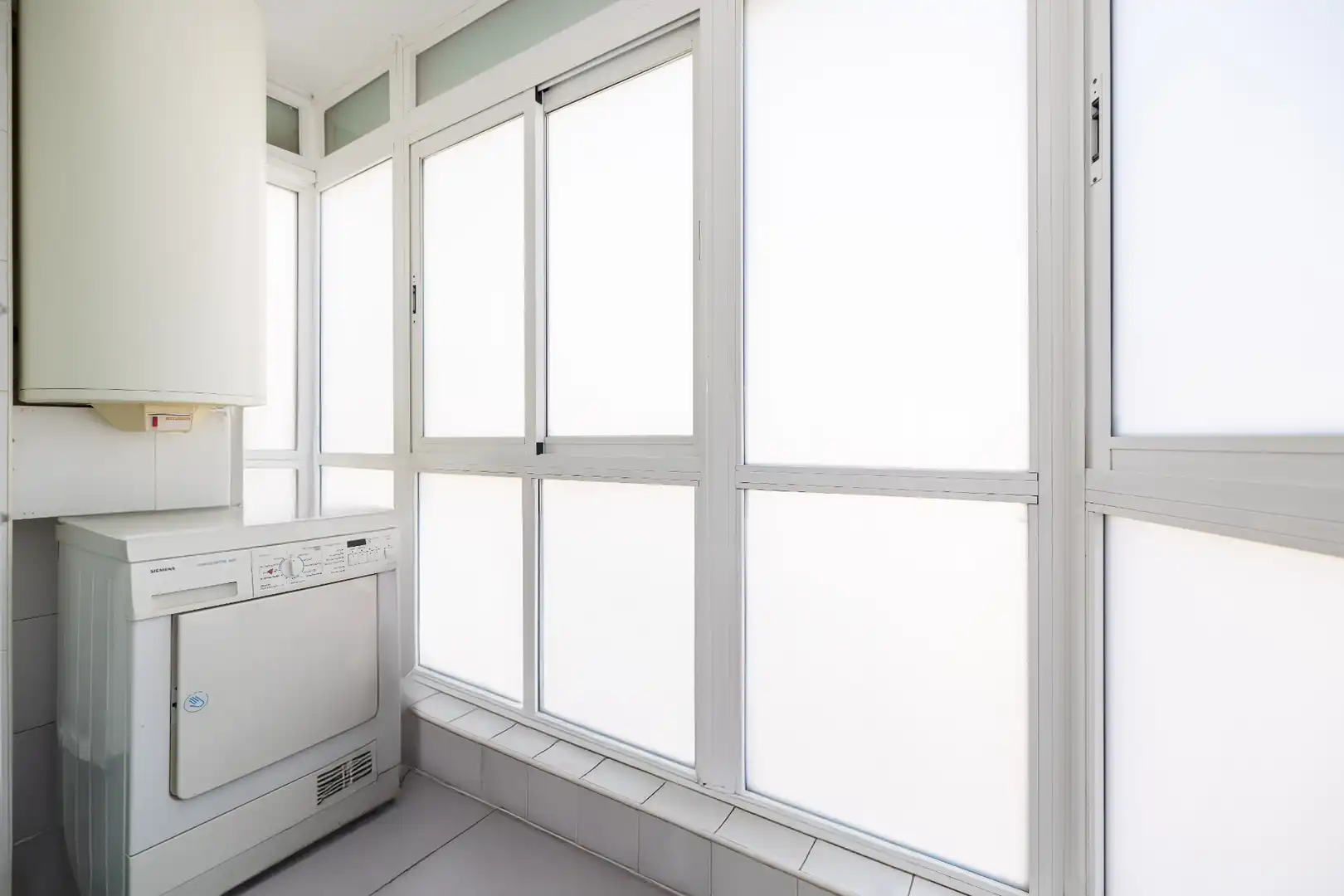 Vista exterior de Ático en venta en Marbella con Aire acondicionado, Calefacción y Terraza