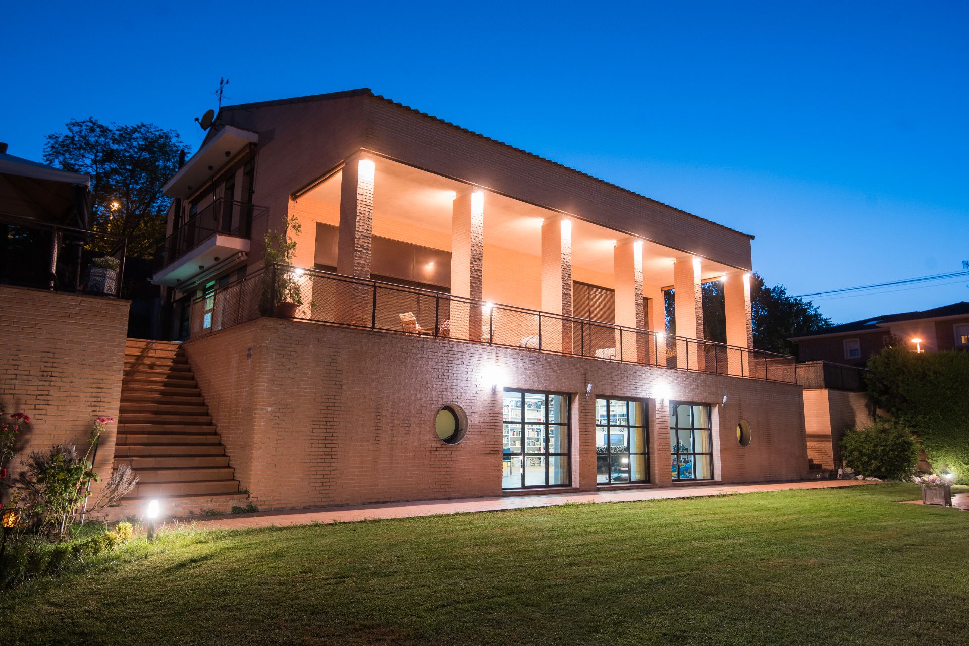 Exterior view of House or chalet for sale in Tres Cantos  with Air Conditioner, Heating and Private garden