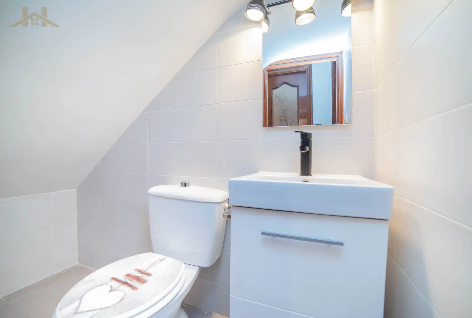 Baño de Casa adosada en venta en Villaviciosa de Odón con Aire acondicionado, Calefacción y Jardín privado