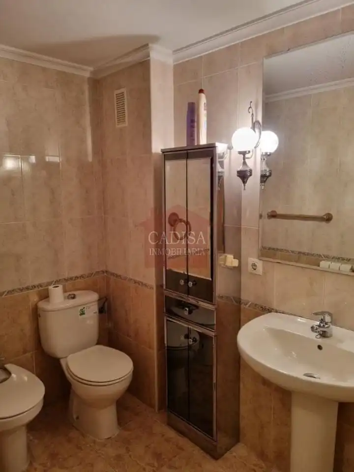 Bathroom of Flat for rent in Salamanca  with Heating, Parquet flooring and Furnished