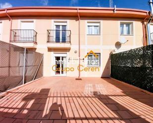 Vista exterior de Casa adosada en venda en Redecilla del Camino amb Terrassa i Balcó