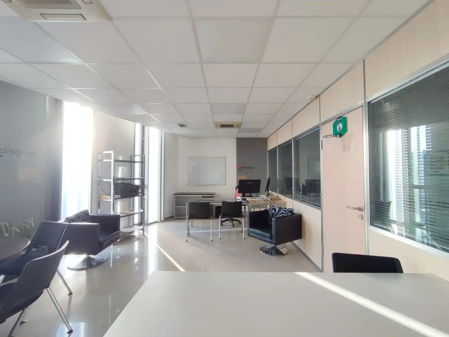 Büro zur Miete in Aranguren mit Klimaanlage, Heizung und Möbliert