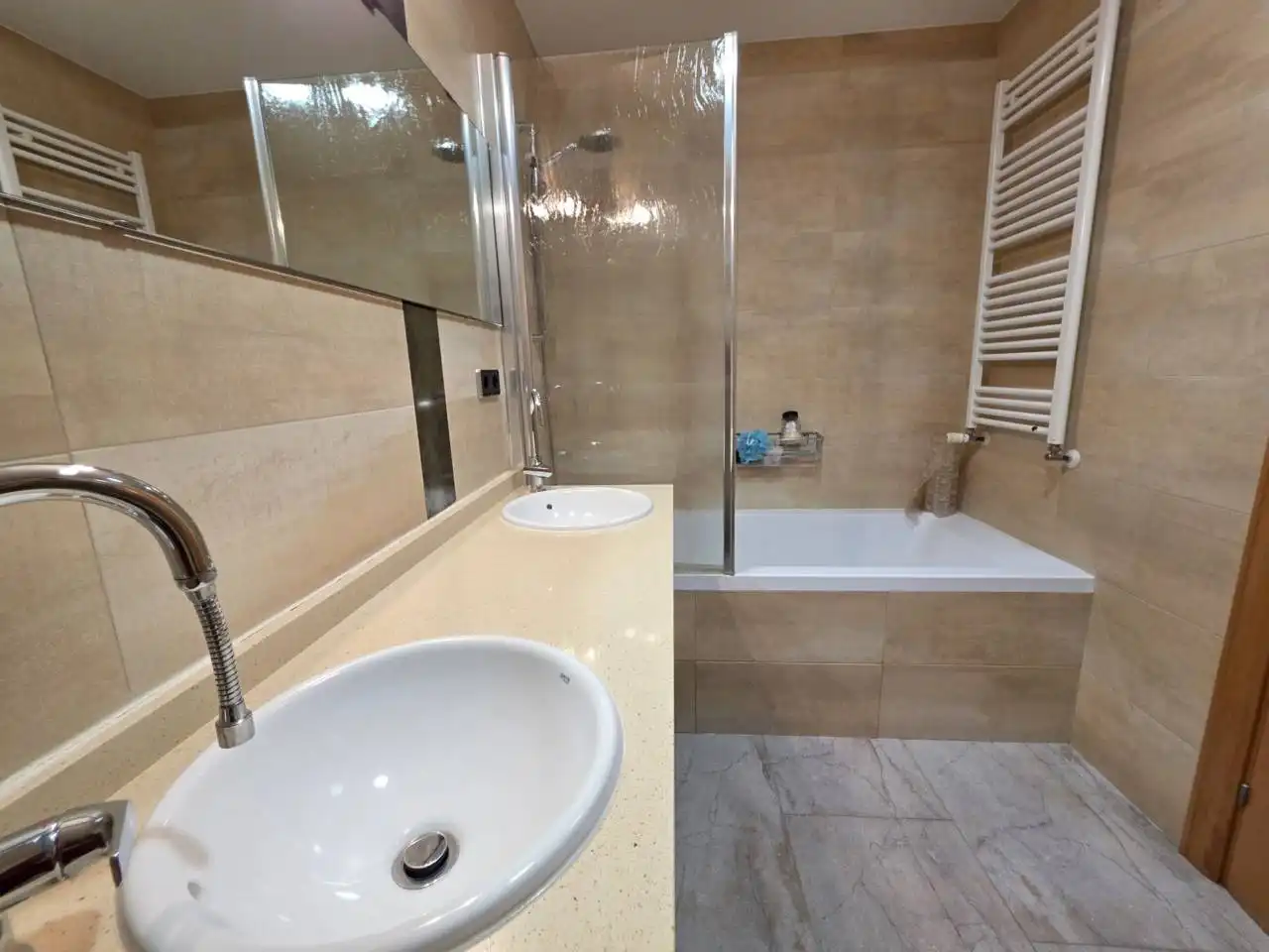 Baño de Casa o chalet en venta en Montcada i Reixac con Aire acondicionado, Calefacción y Jardín privado
