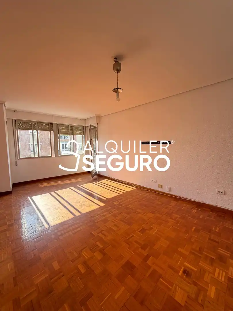Flat with lift to rent in Ronda Magdalena