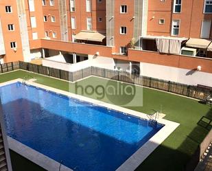 Piscina de Pis de lloguer en  Sevilla Capital amb Aire condicionat i Piscina comunitària