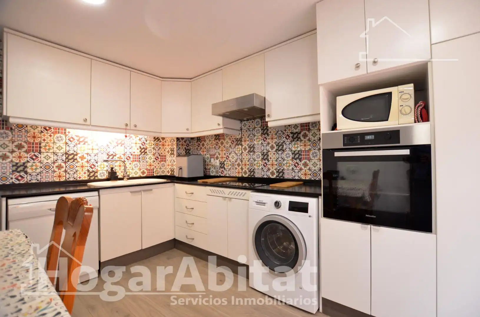 Küche von Einfamilien-Reihenhaus zum Verkauf in Cullera mit Privatgarten, Terrasse und Abstellraum