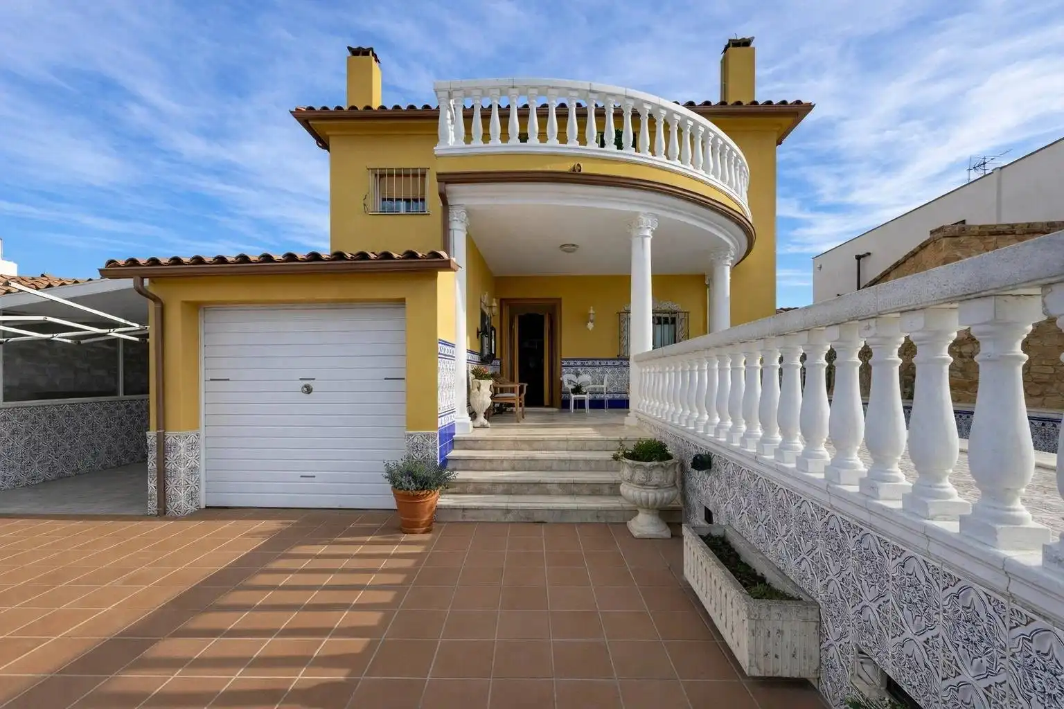 Vista exterior de Casa o xalet en venda en Empuriabrava amb Aire condicionat, Calefacció i Jardí privat