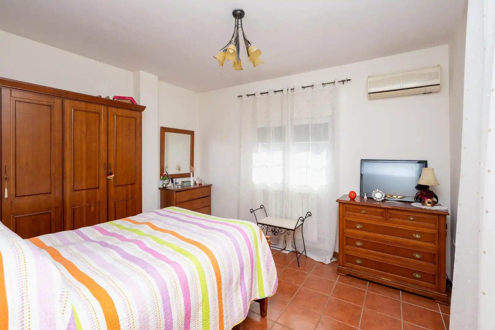 Habitación de Casa o chalet en venta en Ogíjares con Aire acondicionado, Calefacción y Terraza