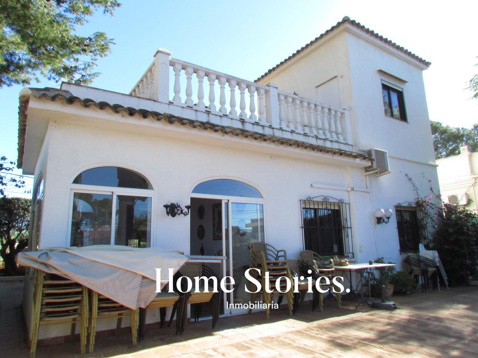 Vista exterior de Casa o chalet en venta en Paterna con Jardín privado, Terraza y Piscina