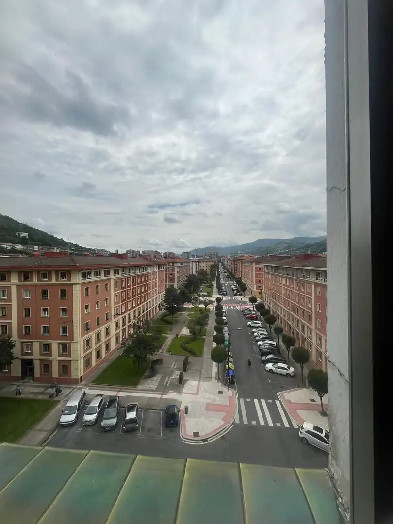 Vista exterior de Pis en venda en Bilbao  amb Calefacció