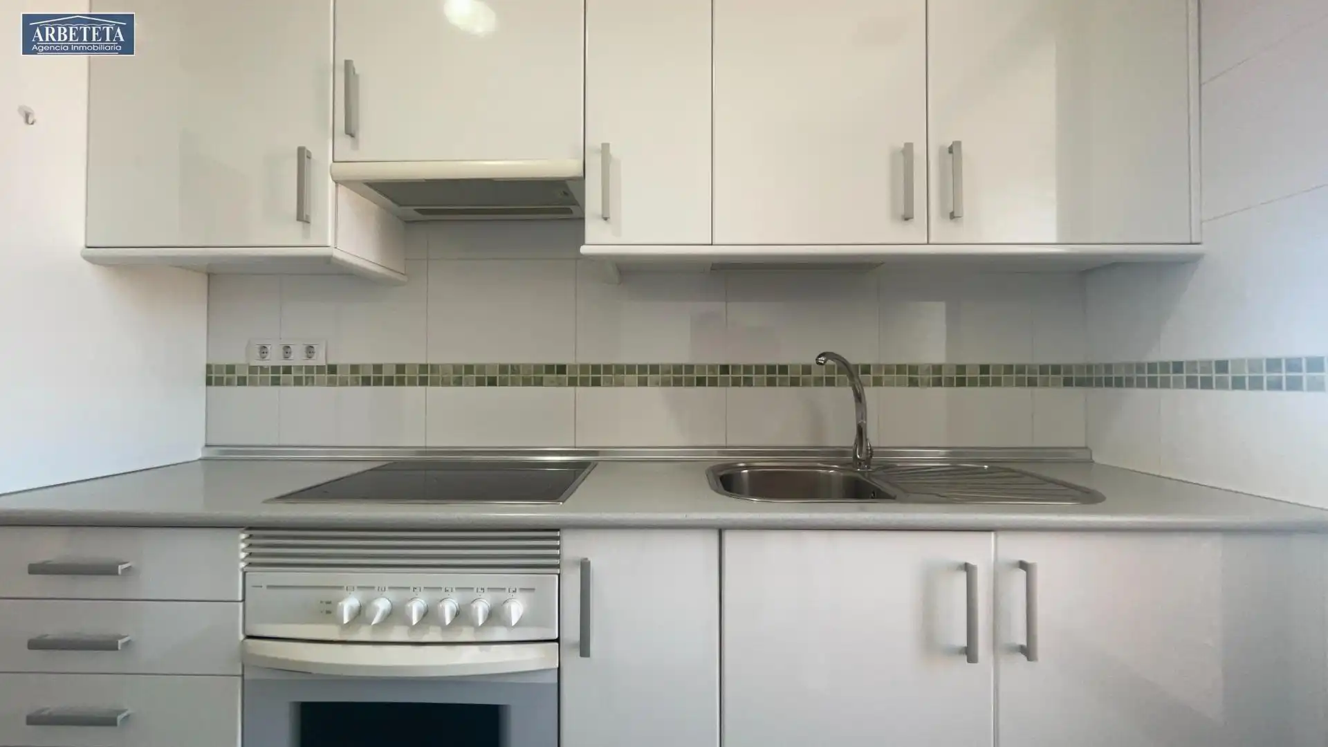 Cocina de Ático en venta en Guadalajara con Calefacción, Terraza y Trastero