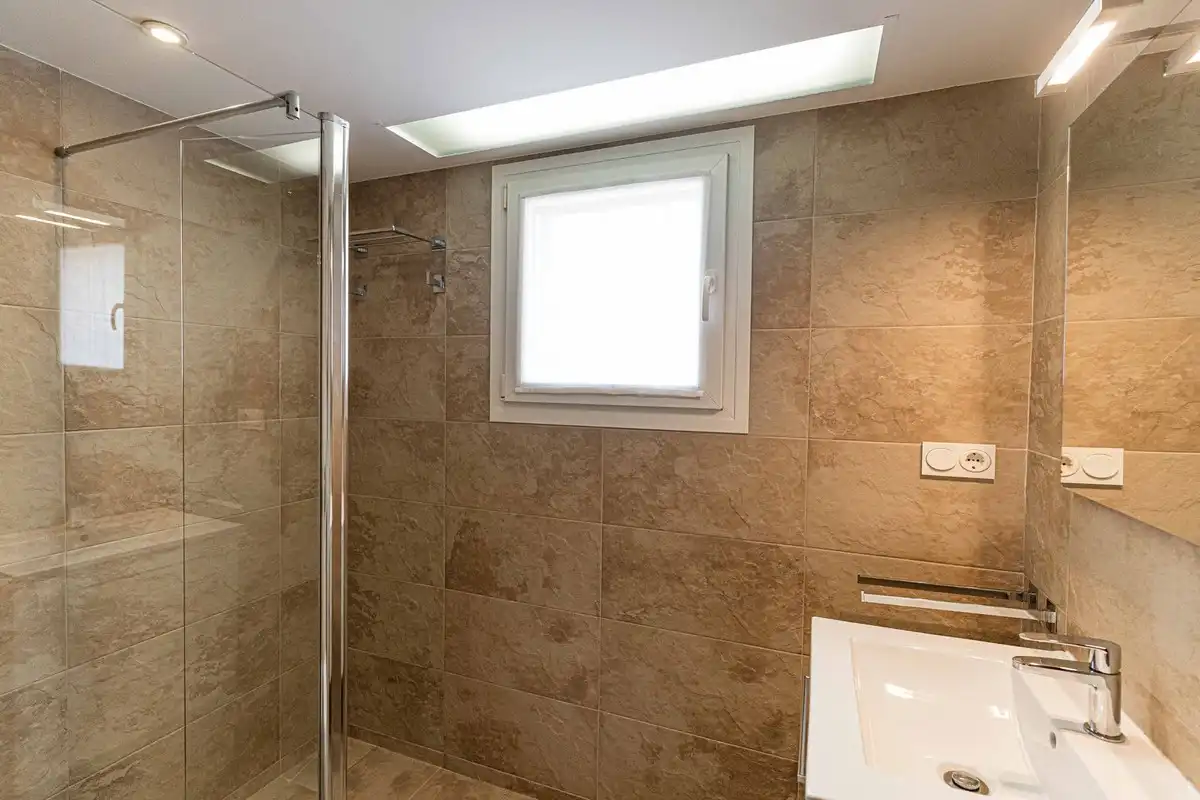 Baño de Piso en venta en Vélez-Málaga con Aire acondicionado, Terraza y Trastero
