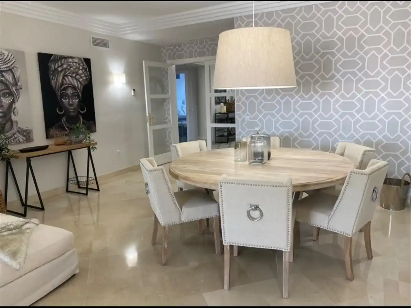 Menjador de Apartament en venda en Marbella amb Aire condicionat i Piscina