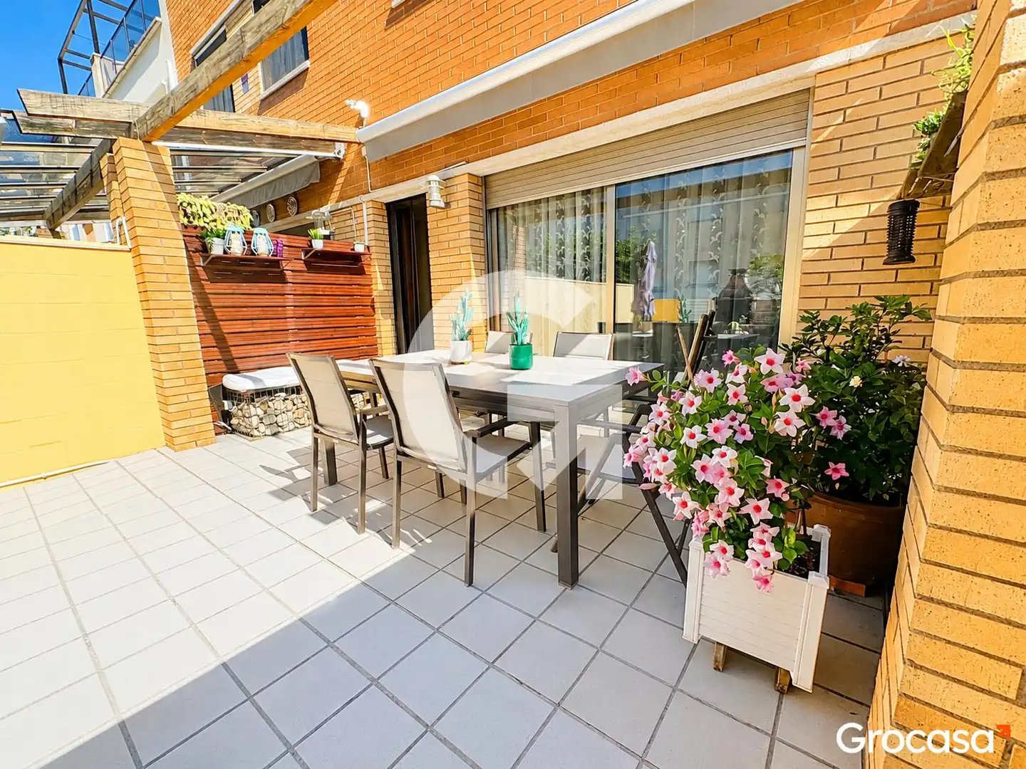 Terrassa de Casa adosada en venda en Cubelles amb Aire condicionat, Calefacció i Jardí privat