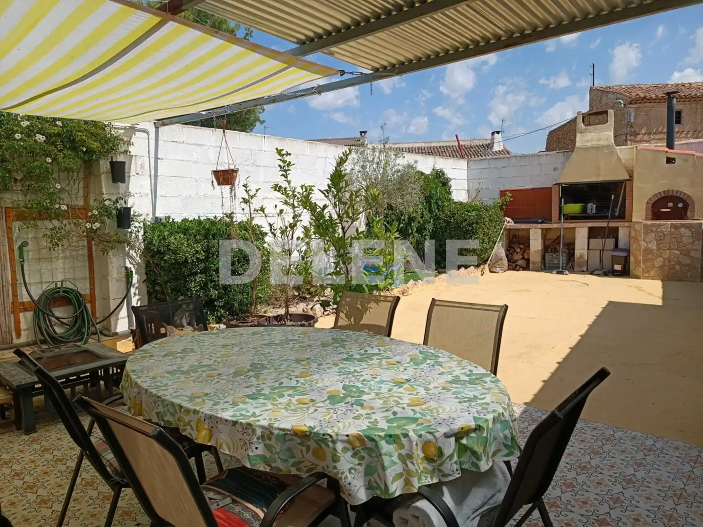 Terrassa de Casa adosada en venda en Hellín amb Jardí privat, Traster i Piscina