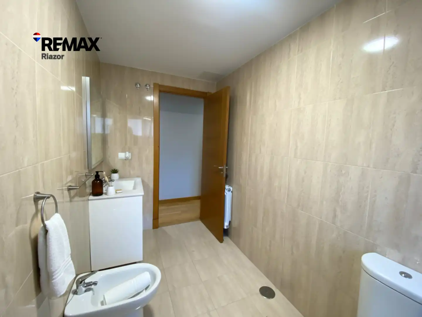 Bathroom of Flat for sale in Lalín  with Heating, Parquet flooring and Storage room