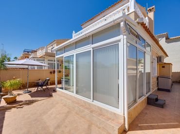 Chalet con piscina en venta en Orihuela Costa