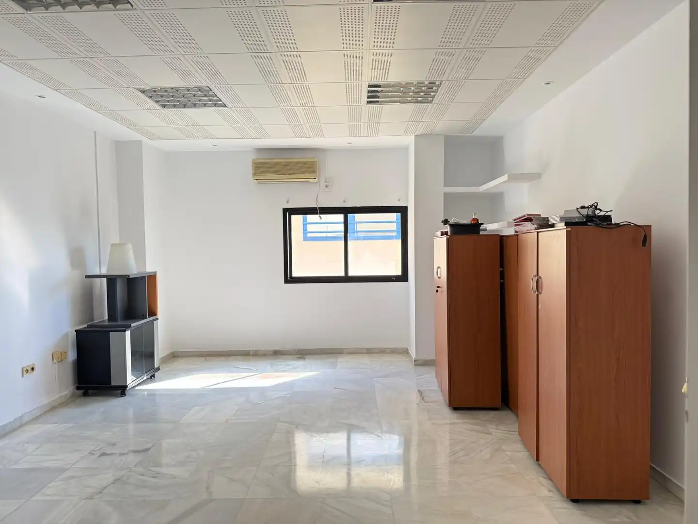 Office for rent in Mairena del Aljarafe  with Air Conditioner