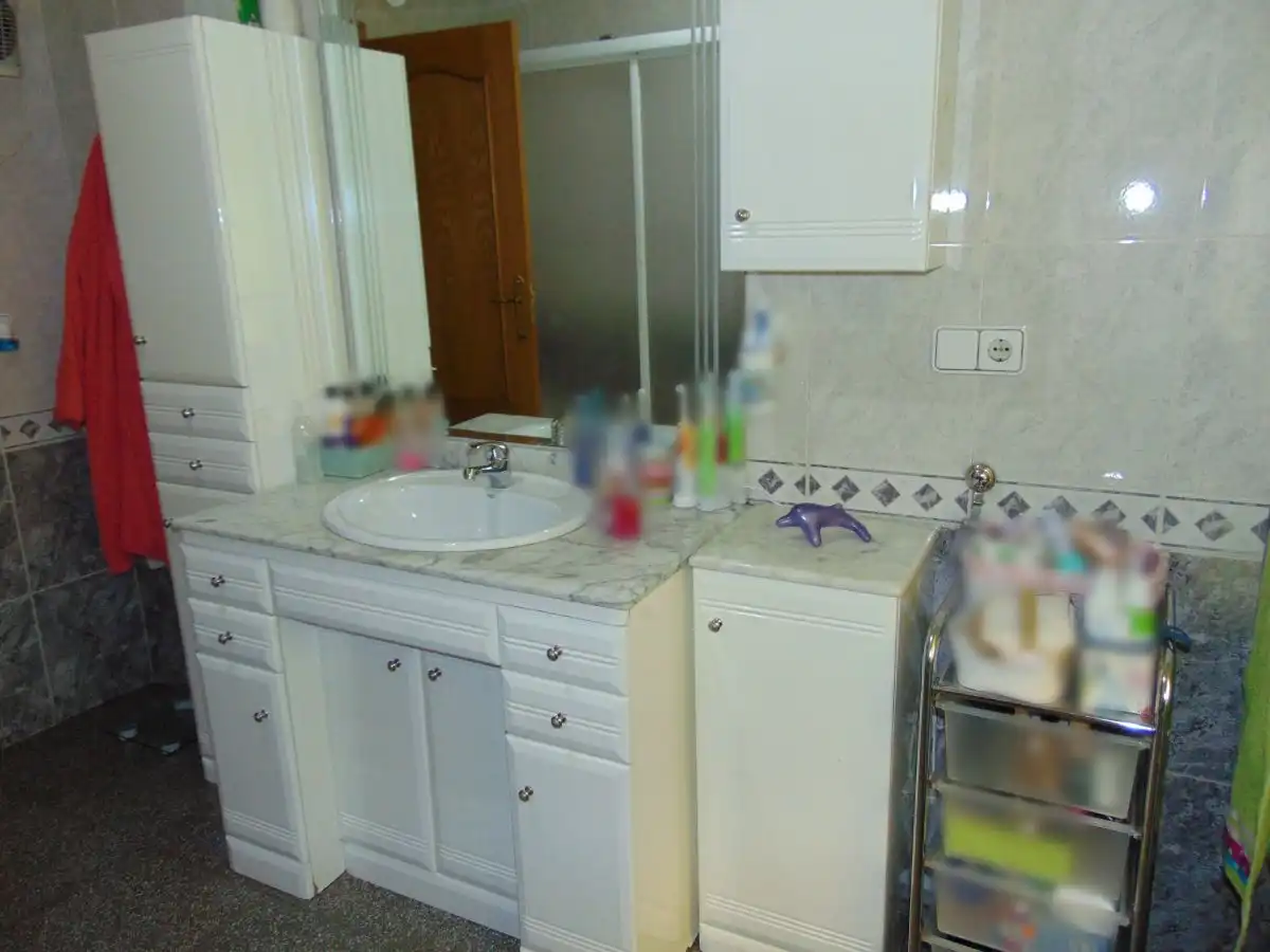 Bany de Casa o xalet en venda en Valdepeñas amb Aire condicionat, Calefacció i Terrassa