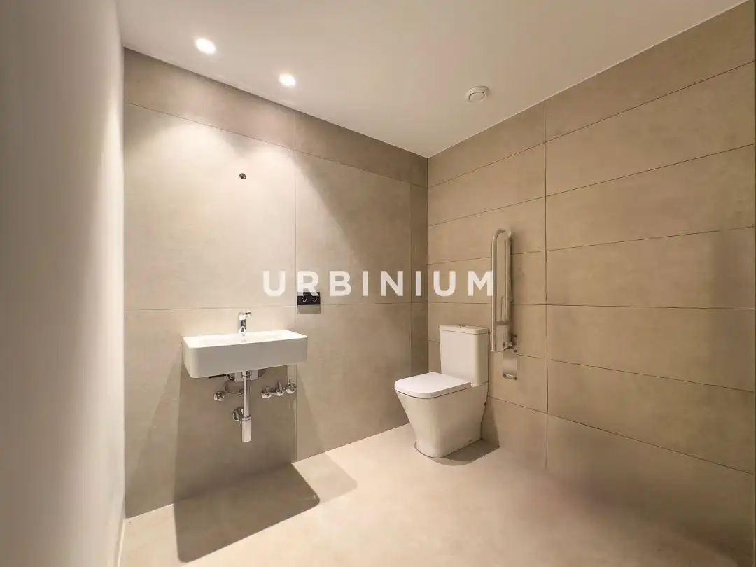 Commercial properties for rent in Gran Via de Jaume I, Centre - Barri Vell
