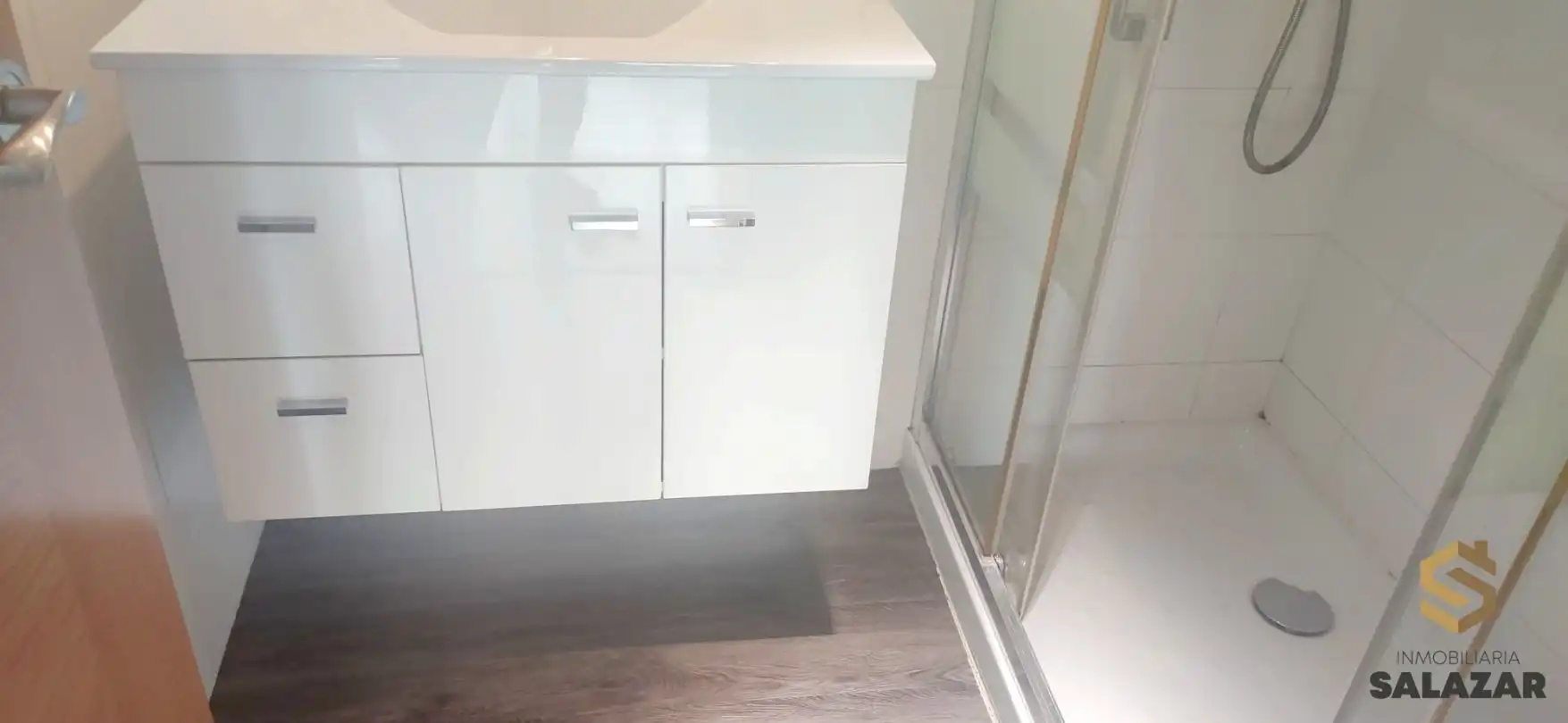 Badezimmer von Wohnung zur Miete in Urduliz mit Heizung und Möbliert