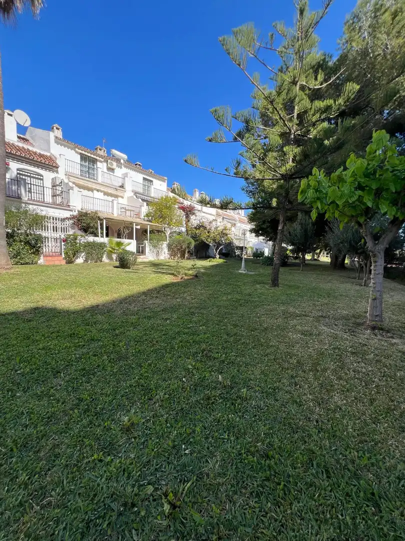 Jardí de Casa adosada en venda en Fuengirola amb Aire condicionat, Jardí privat i Terrassa