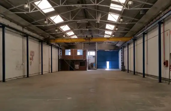 Industrial building to rent in Fuente del Jarro