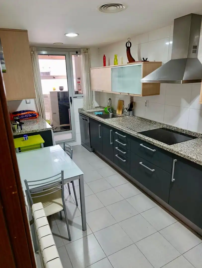 Küche von Wohnung zum Verkauf in Burjassot mit Klimaanlage, Abstellraum und Möbliert