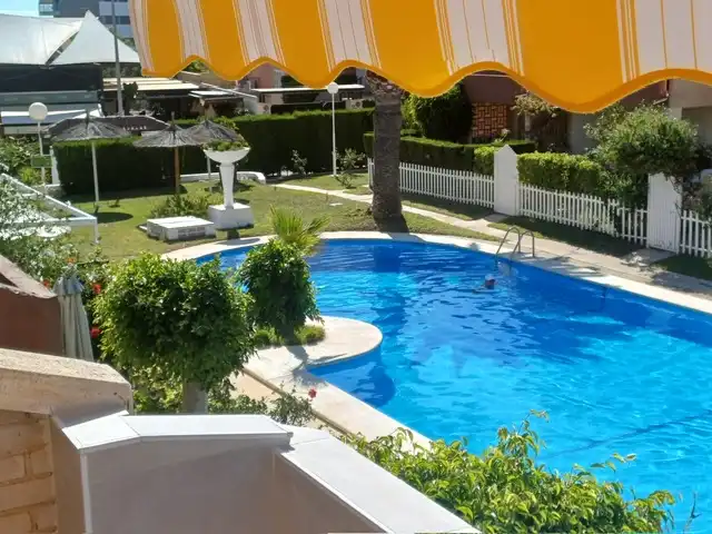 Piscina de Casa adosada de lloguer en Alicante / Alacant amb Aire condicionat, Calefacció i Terrassa