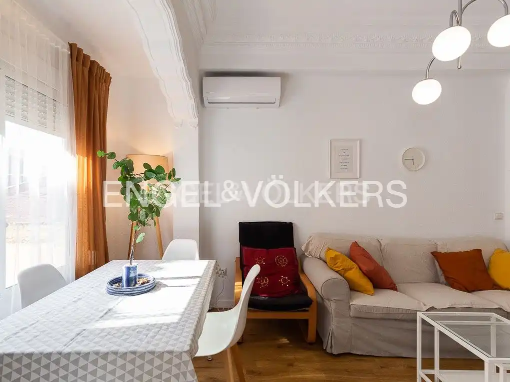 Sala d'estar de Apartament de lloguer en Valencia amb Aire condicionat, Calefacció i Moblat