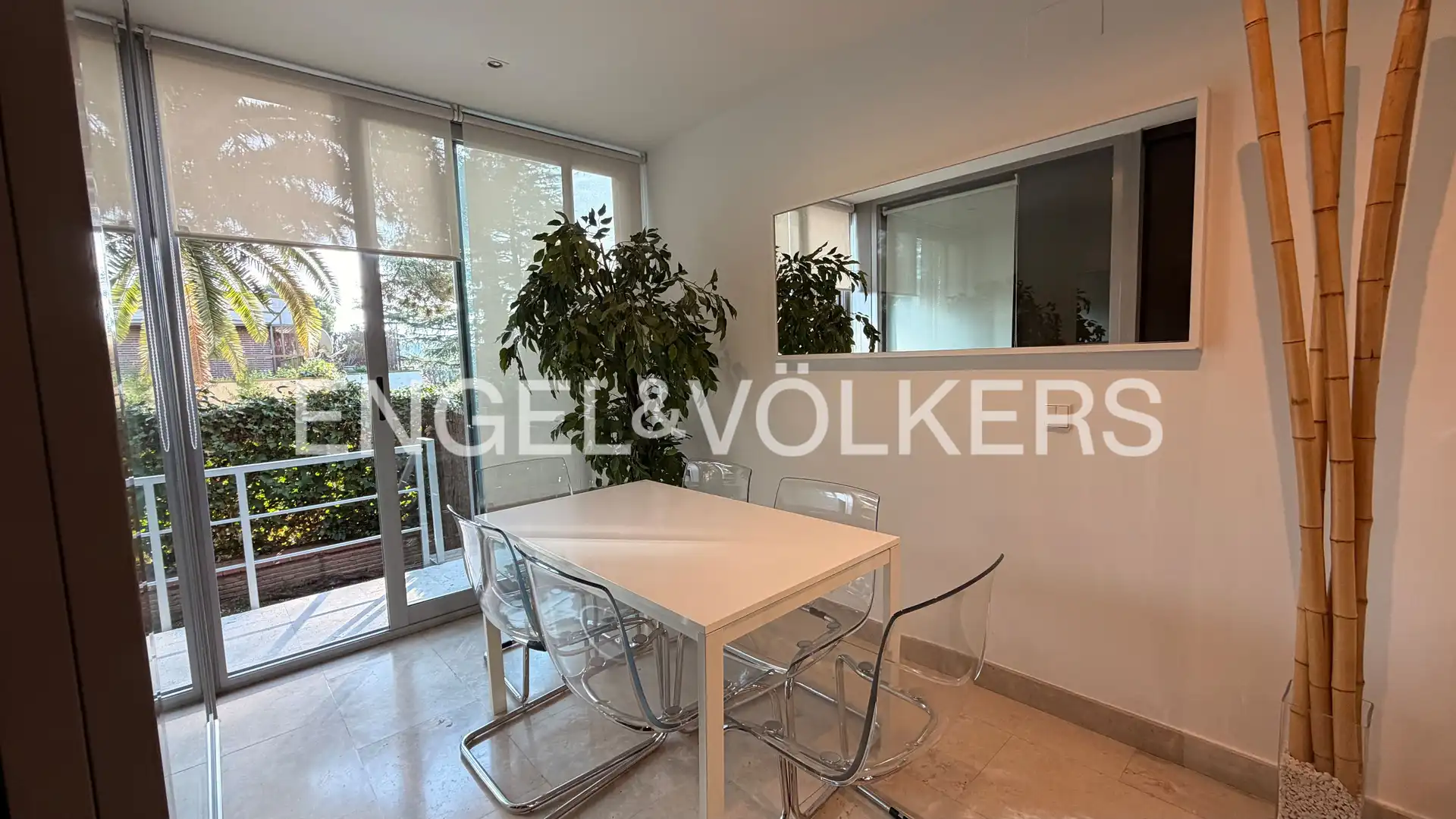 Comedor de Dúplex de alquiler en La Moraleja con Aire acondicionado, Calefacción y Jardín privado