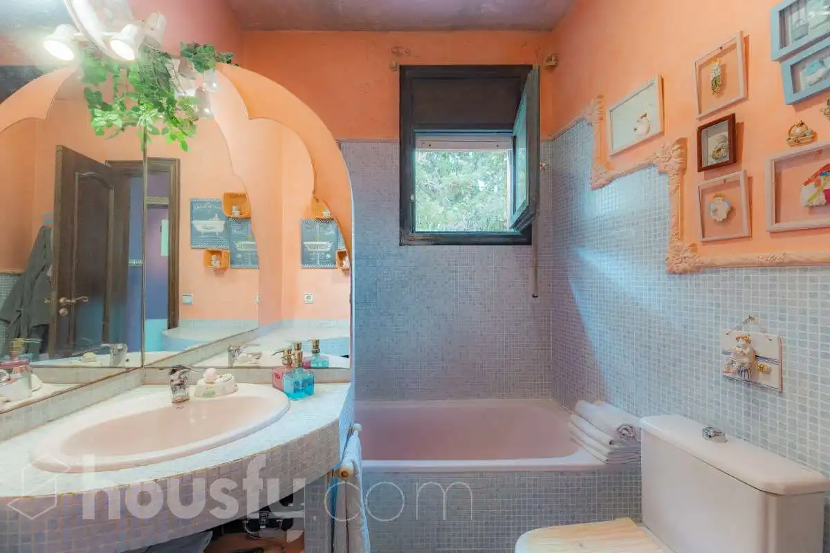 Bany de Casa o xalet en venda en Vallirana, Barcelona