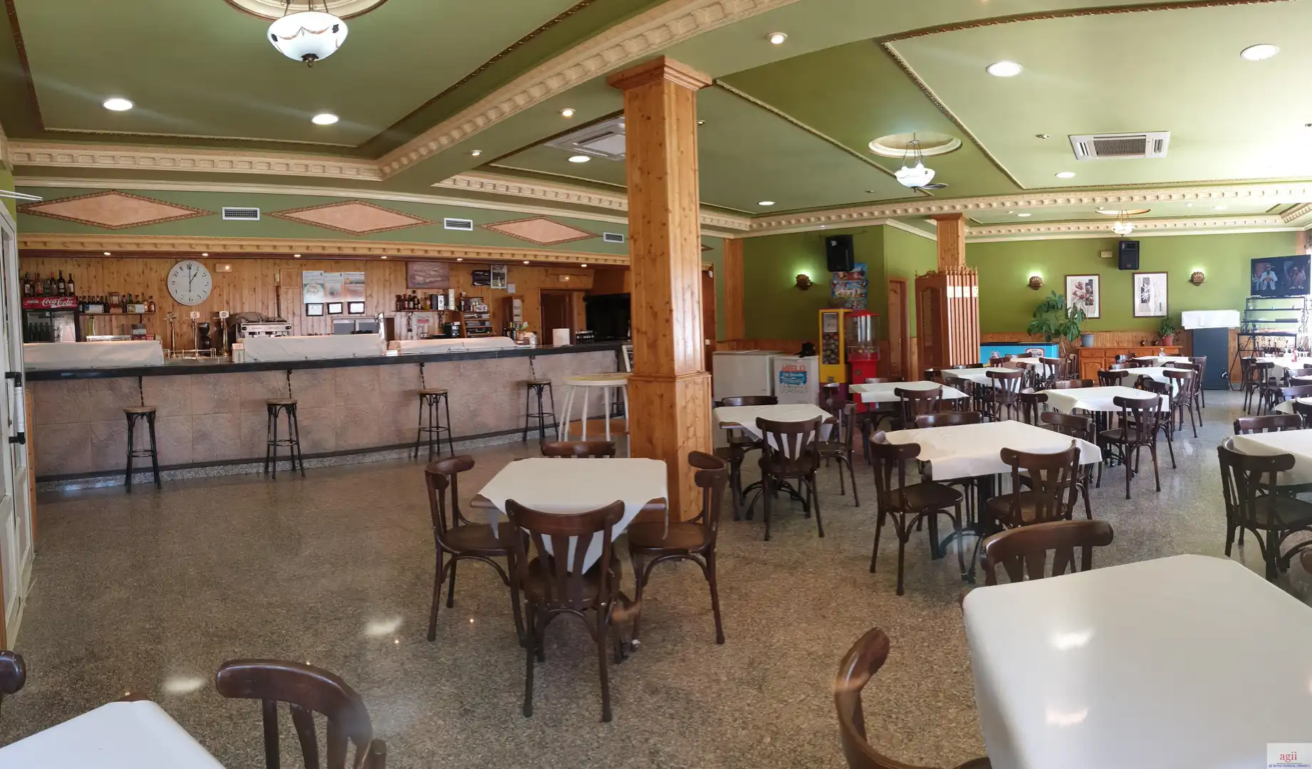 Commercial properties for sale in Dosbarrios  with Air Conditioner and Terrace
