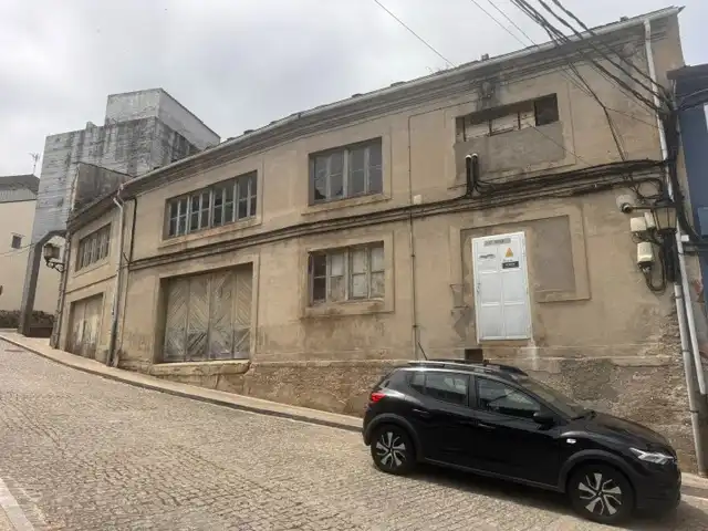 Vista exterior de Nau industrial en venda en Ribadeo