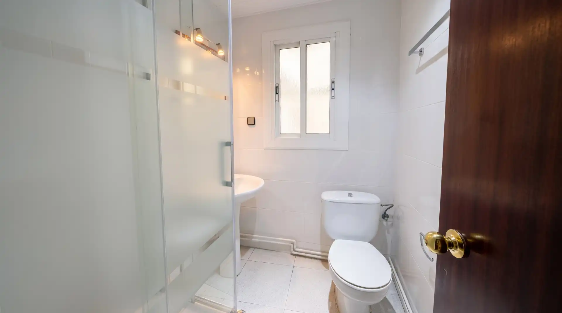 Bathroom of Flat for sale in Cornellà de Llobregat  with Terrace