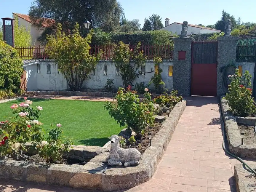 Jardí de Casa o xalet en venda en Cardiel de los Montes amb Aire condicionat, Terrassa i Piscina