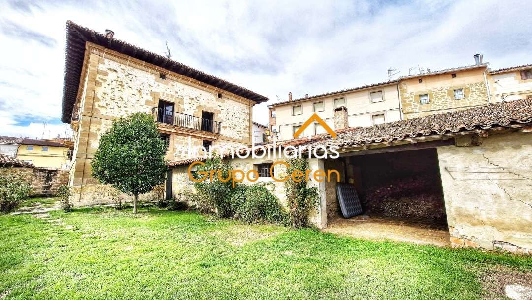Vista exterior de Casa o xalet en venda en Treviana amb Calefacció, Jardí privat i Terrassa