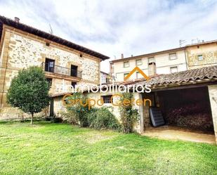 Vista exterior de Casa o xalet en venda en Treviana amb Calefacció, Jardí privat i Terrassa