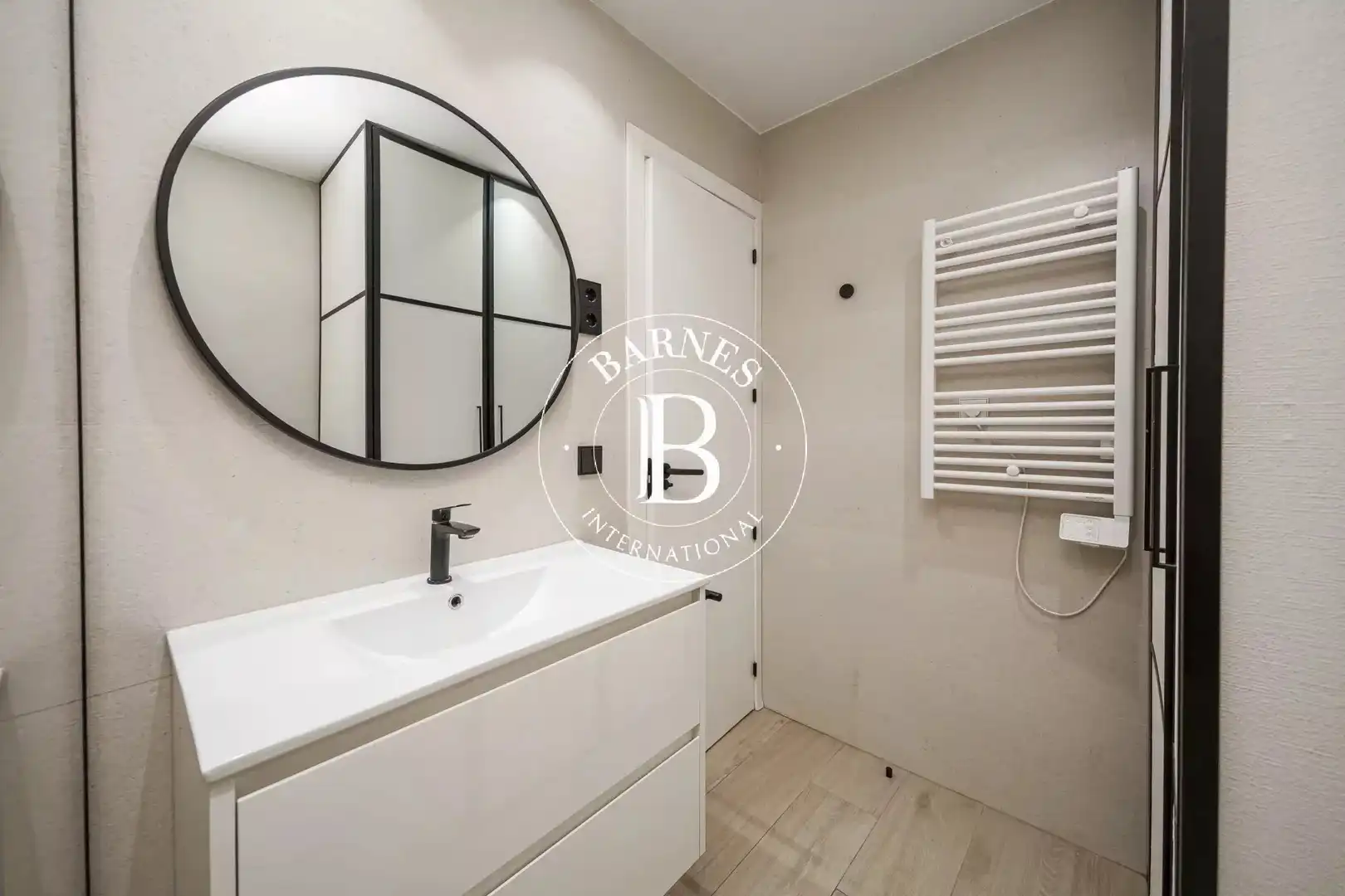 Bathroom of Flat for rent in Madrid  with Air Conditioner, Heating and Oven