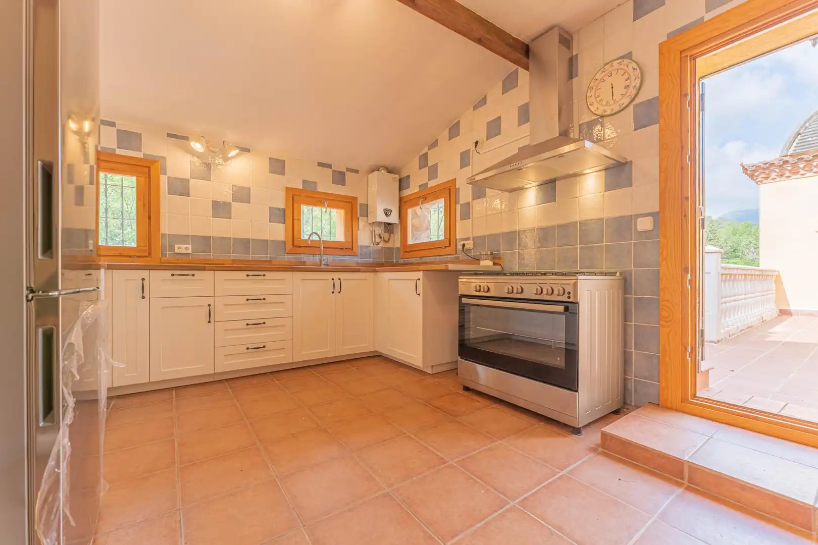 Cocina de Finca rústica en venta en Cabanelles con Terraza, Piscina y Balcón