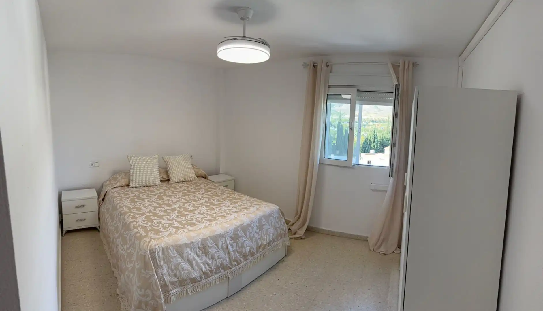 Dormitori de Apartament en venda en Torremolinos amb Aire condicionat, Terrassa i Traster