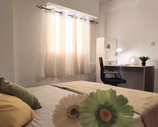 Bedroom of Flat to share in Burjassot  with Air Conditioner and Terrace