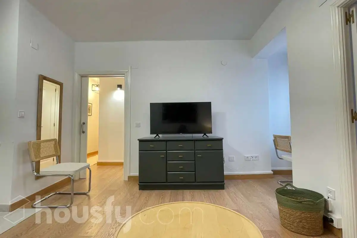 Living room of Flat for rent in Madrid  with Air Conditioner, Heating and Parquet flooring