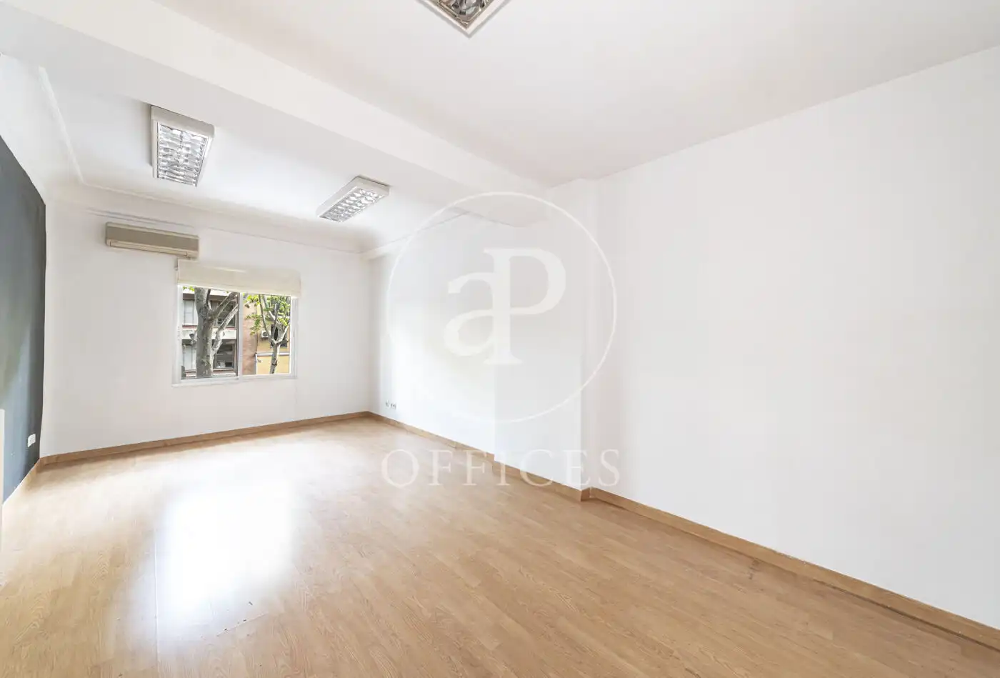 Office for rent in Madrid  with Air Conditioner